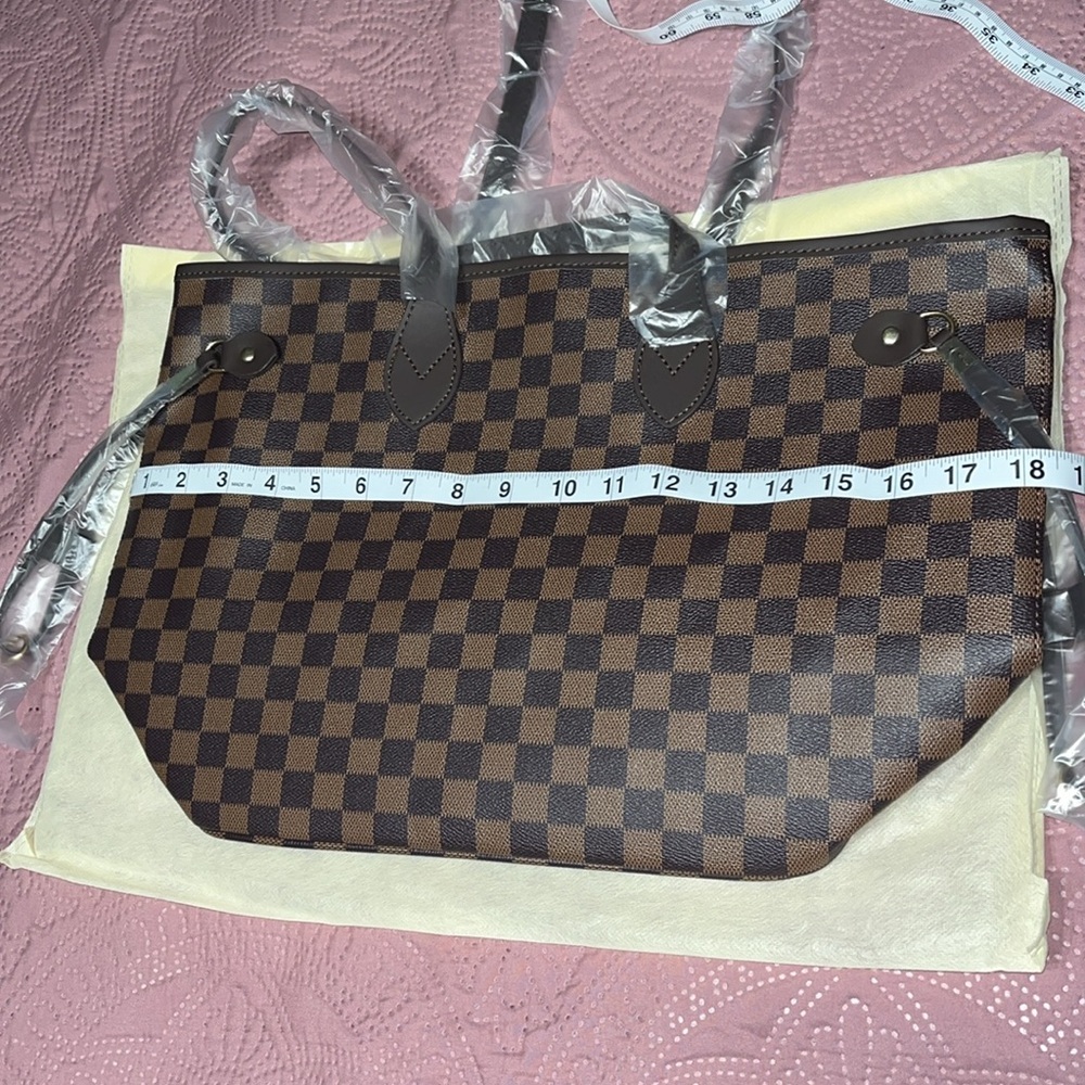 Brown tote bag with wristlet - Picture 8 of 9